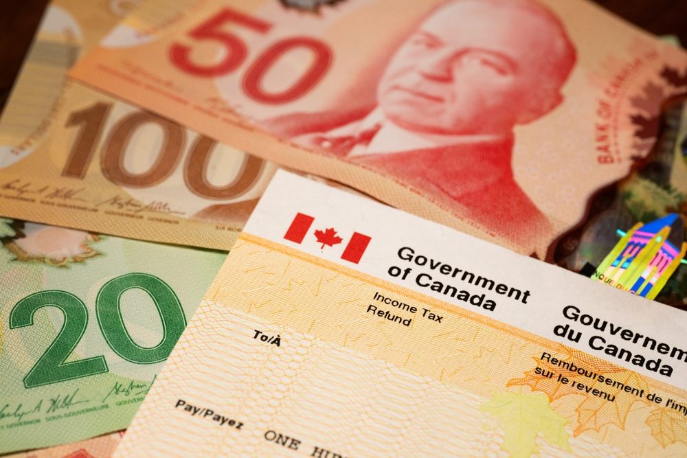 Canadian money and CRA refund cheque, representing fast tax refund loans in Canada from Loan Express.